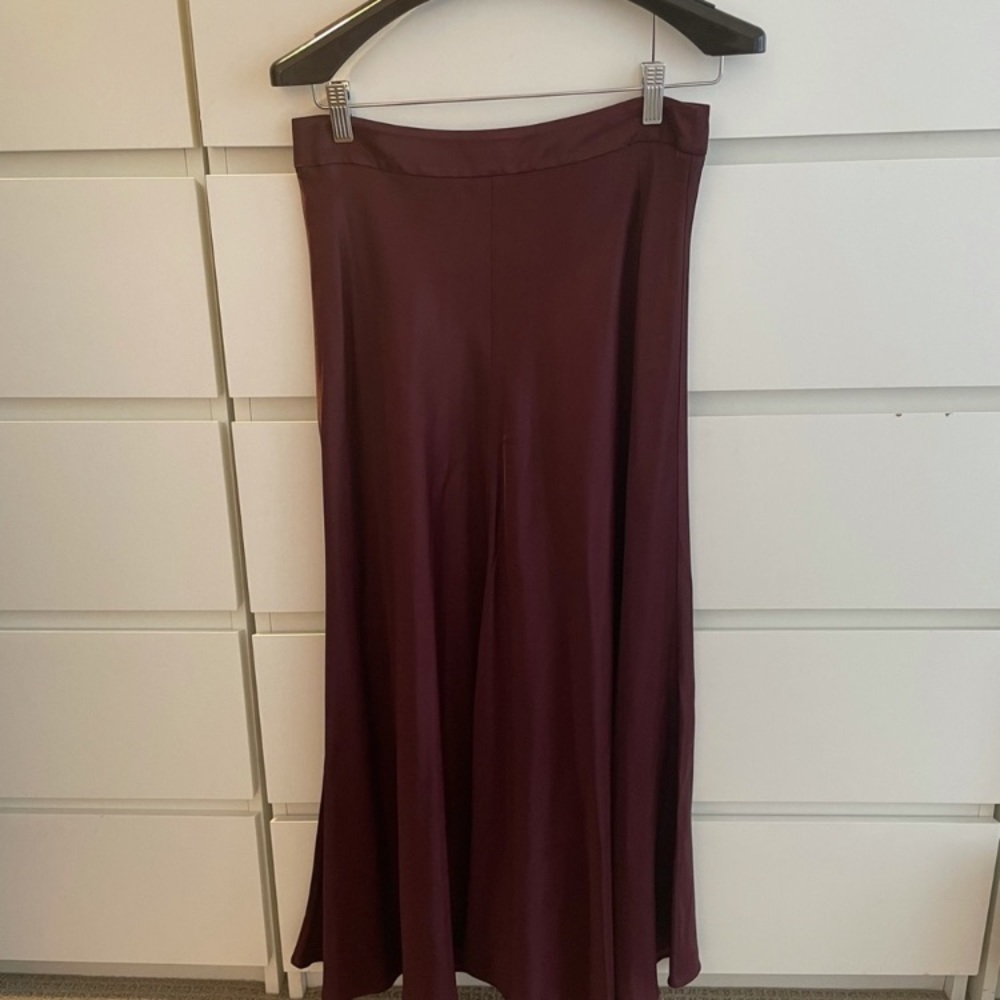 ZARA long skirt in burgundy satiny Size Medium
